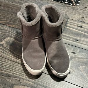 UGG Aika boots